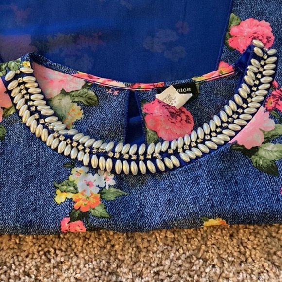 2/$20 Janice sleeveless shirt- Small - Picture 7 of 10